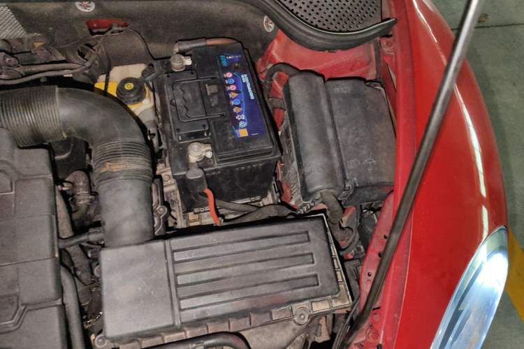 Used Volkswagen Beetle 2013 1.4 TSI Comfort Model Engine Bay Left