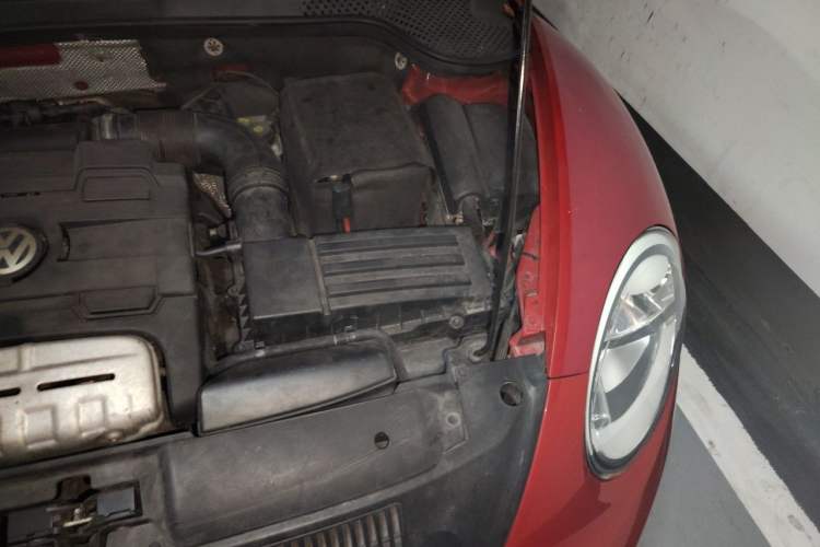 Used Volkswagen Beetle 2013 1.4TSI Luxury Model Engine Bay Left