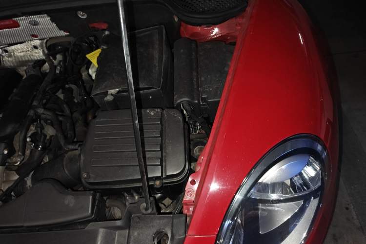 Used Volkswagen Beetle 2013 1.2TSI Fashion Edition Engine Bay Left