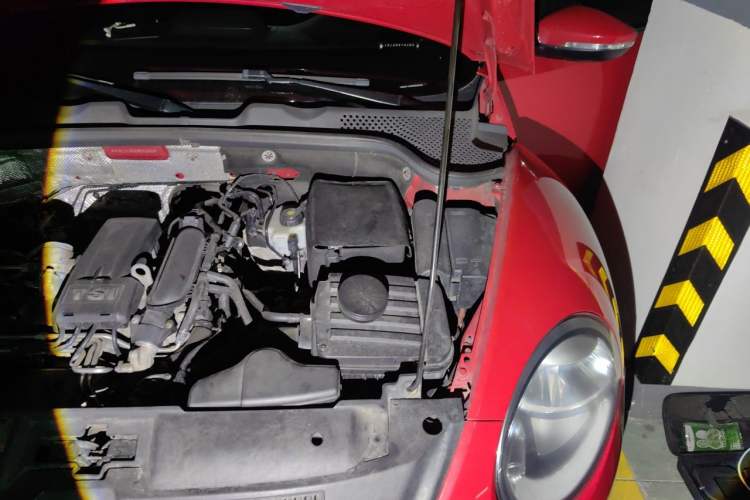 Used Volkswagen Beetle 2013 1.2TSI Fashion Edition Engine Bay Left