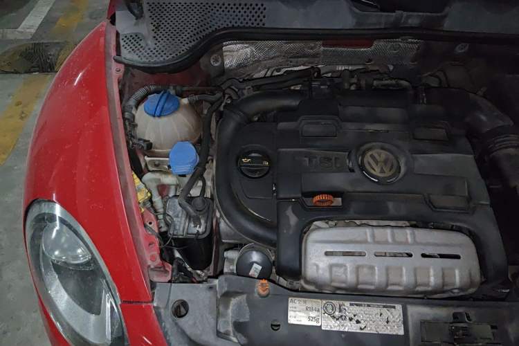 Used Volkswagen Beetle 2013 1.4 TSI Comfort Model Engine Bay Right