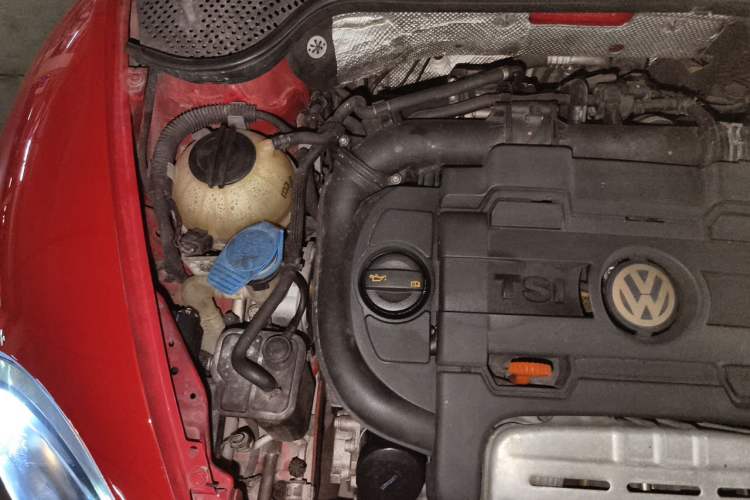 Used Volkswagen Beetle 2013 1.4 TSI Comfort Model Engine Bay Right