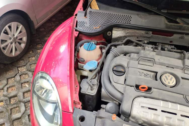Used Volkswagen Beetle 2013 1.4 TSI Comfort Model Engine Bay Right
