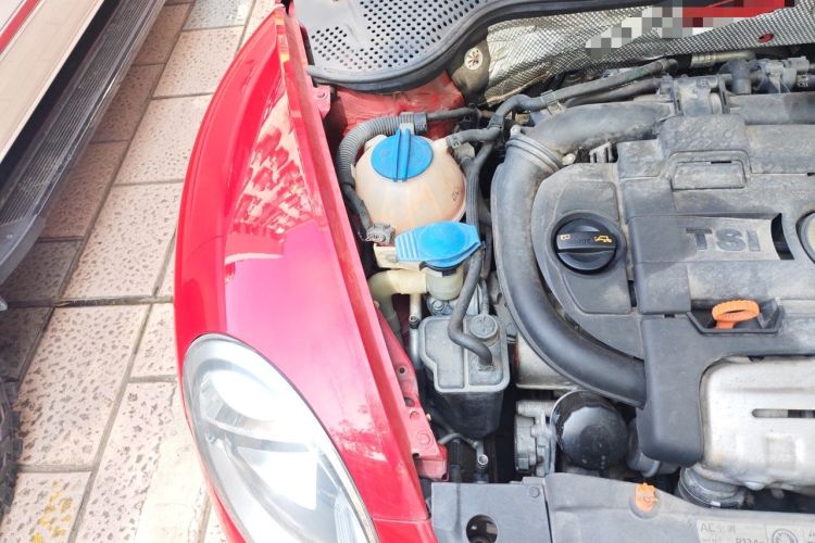 Used Volkswagen Beetle 2013 1.4TSI Luxury Model Engine Bay Right