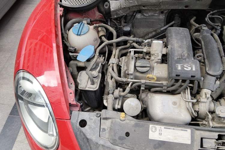 Used Volkswagen Beetle 2013 1.2TSI Fashion Edition Engine Bay Right