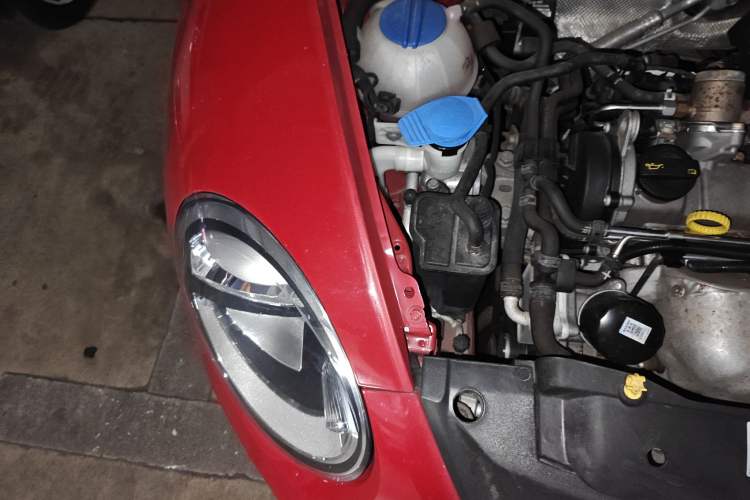 Used Volkswagen Beetle 2013 1.2TSI Fashion Edition Engine Bay Right