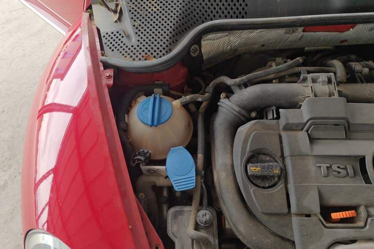 Used Volkswagen Beetle 2013 1.4TSI Fashion Edition Engine Bay Right