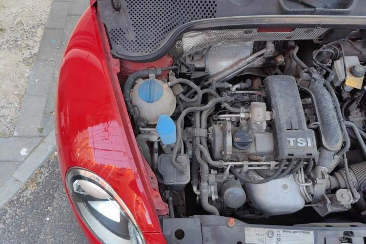 Used Volkswagen Beetle 2013 1.2TSI Fashion Edition Engine Bay Right