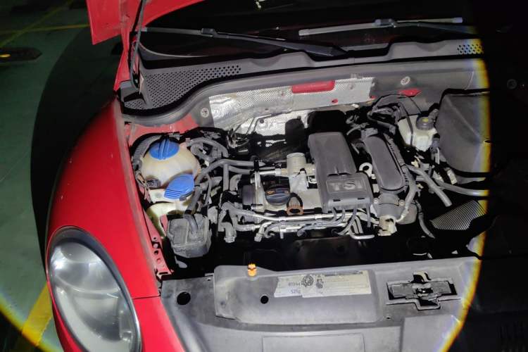 Used Volkswagen Beetle 2013 1.2TSI Fashion Edition Engine Bay Right