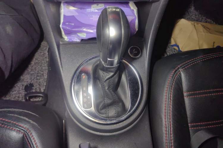 Used Volkswagen Beetle 2013 1.4TSI Fashion Edition Gear Lever