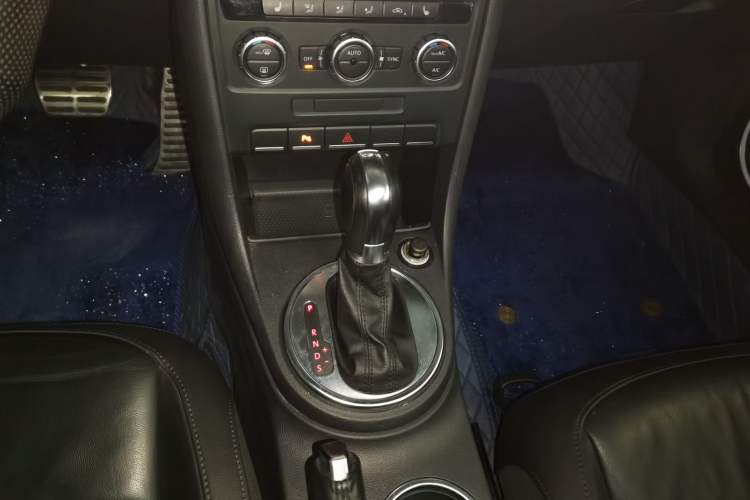 Used Volkswagen Beetle 2013 2.0 TSI Top-Trim Model Gear Lever