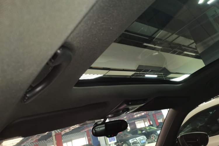 Used Volkswagen Beetle 2013 2.0 TSI Top-Trim Model Headliner