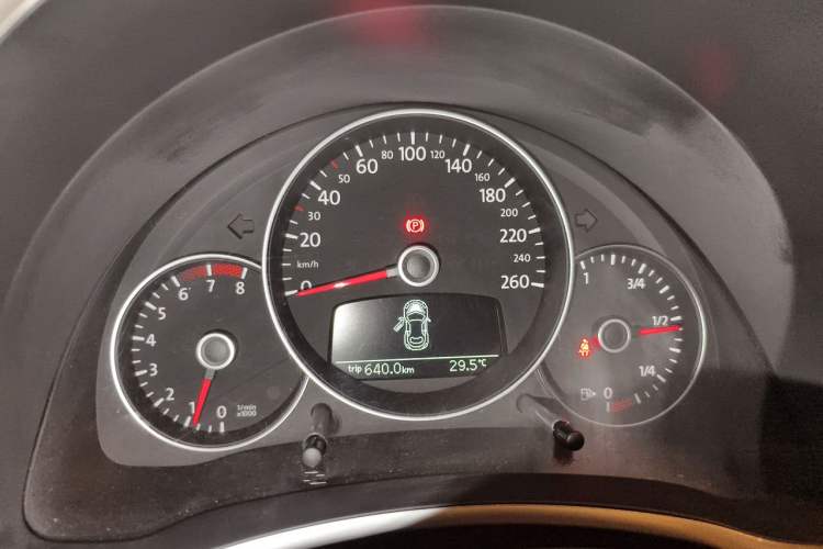 Used Volkswagen Beetle 2013 1.4 TSI Comfort Model Instrument Cluster