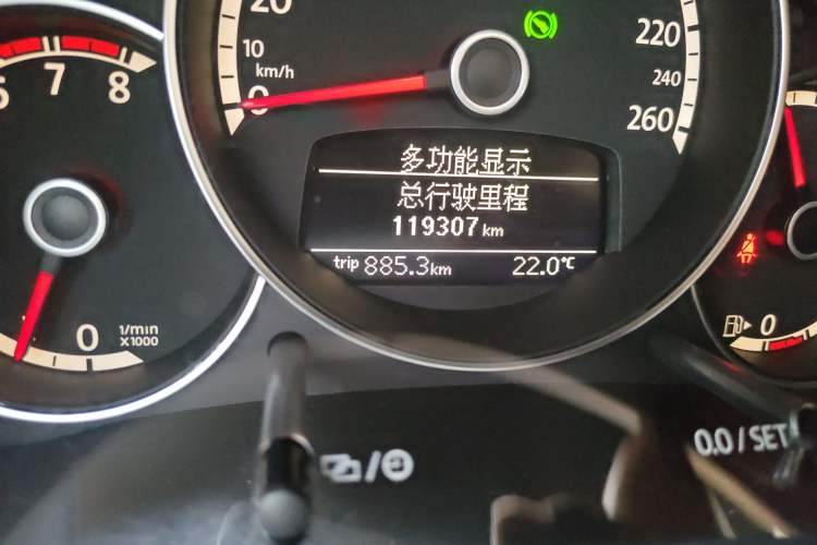 Used Volkswagen Beetle 2013 1.4TSI Luxury Model Odometer Close Up