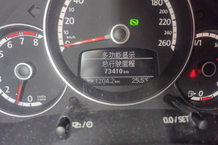 Used Volkswagen Beetle 2013 1.4TSI Fashion Edition Odometer Close Up