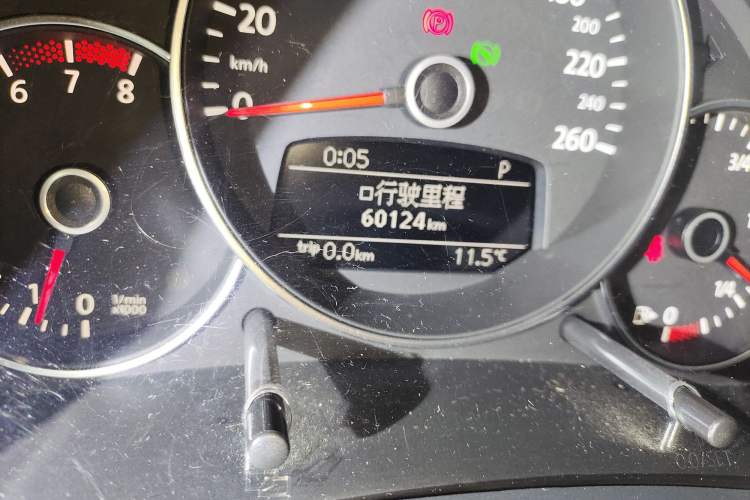 Used Volkswagen Beetle 2013 1.4TSI Luxury Model Odometer Close Up