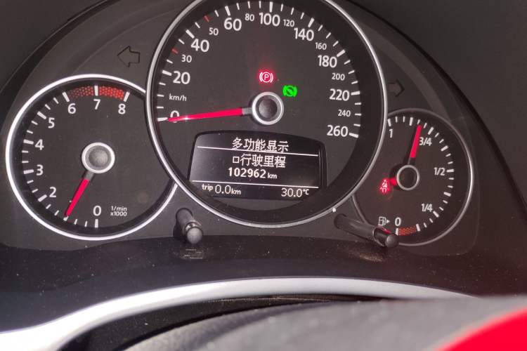 Used Volkswagen Beetle 2013 1.4 TSI Comfort Model Odometer Close Up
