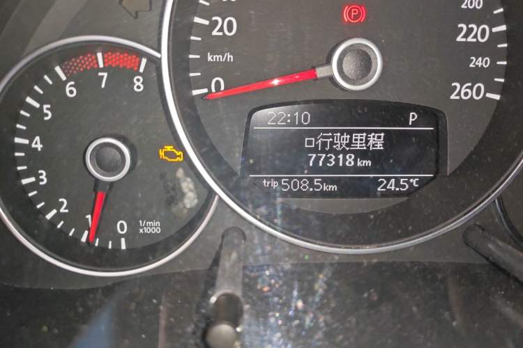 Used Volkswagen Beetle 2013 1.4TSI Luxury Model Odometer Close Up