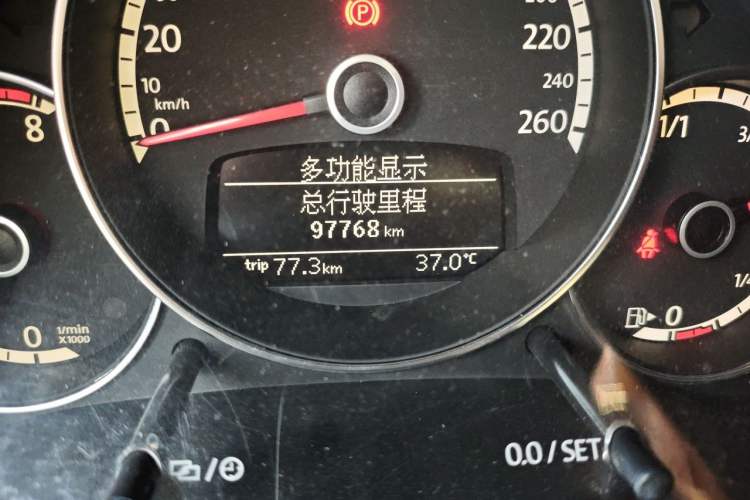 Used Volkswagen Beetle 2013 1.4TSI Fashion Edition Odometer Close Up