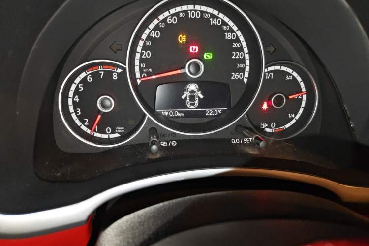Used Volkswagen Beetle 2013 1.4 TSI Comfort Model Odometer Close Up