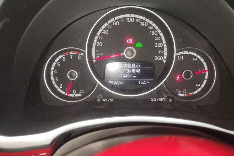 Used Volkswagen Beetle 2013 1.2TSI Fashion Edition Odometer Close Up