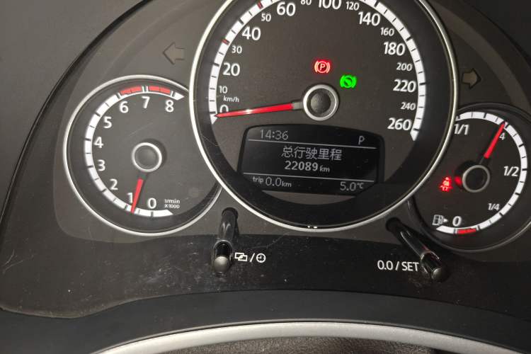 Used Volkswagen Beetle 2013 1.2TSI Fashion Edition Odometer Close Up