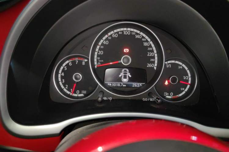 Used Volkswagen Beetle 2013 1.2TSI Fashion Edition Odometer Close Up