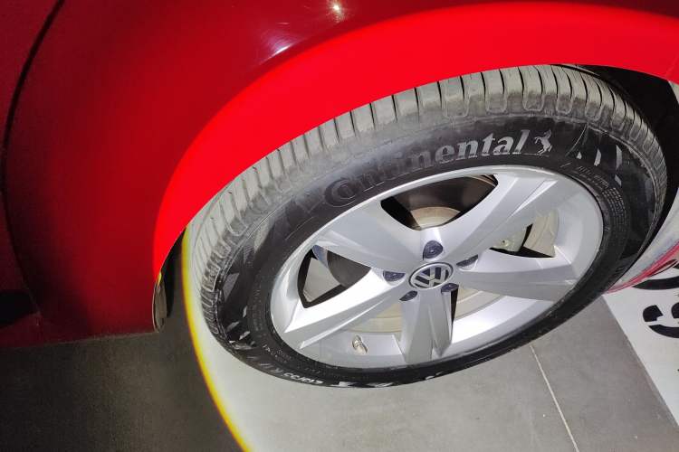 Used Volkswagen Beetle 2013 1.4TSI Luxury Model Right Front Wheel Hub
