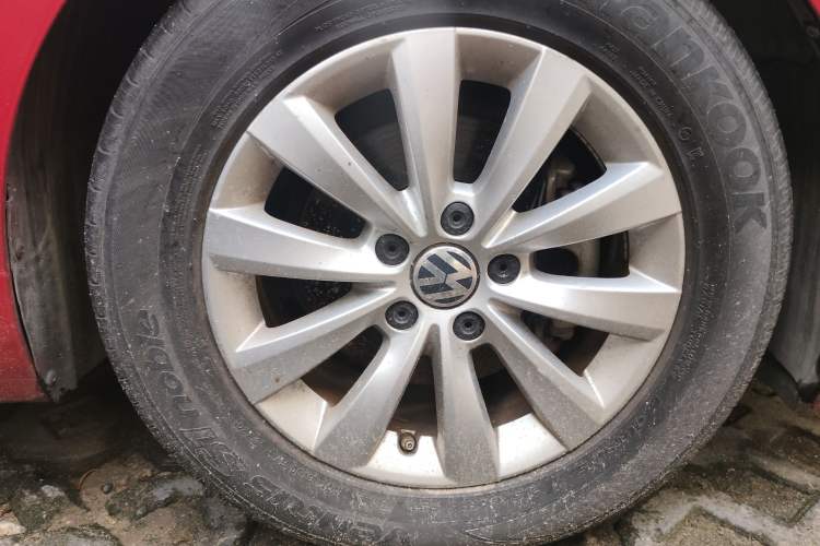 Used Volkswagen Beetle 2013 1.4 TSI Comfort Model Right Front Wheel Hub