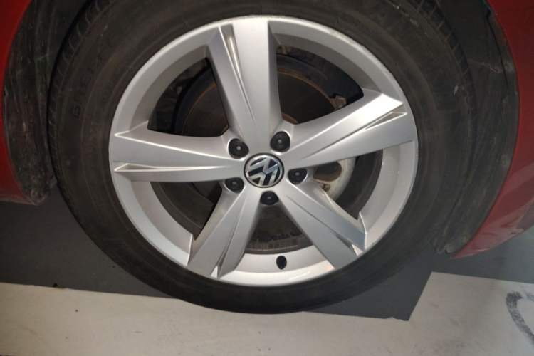 Used Volkswagen Beetle 2013 1.4TSI Luxury Model Right Front Wheel Hub