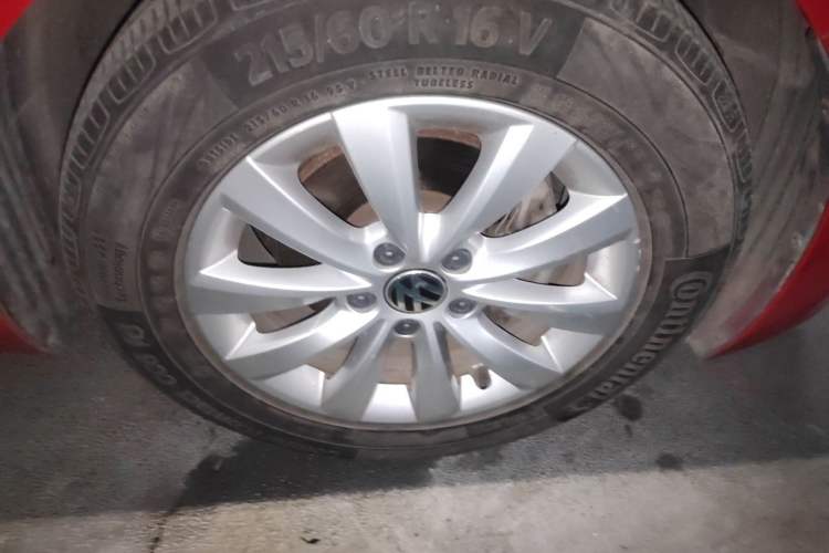 Used Volkswagen Beetle 2013 1.4TSI Fashion Edition Right Front Wheel Hub
