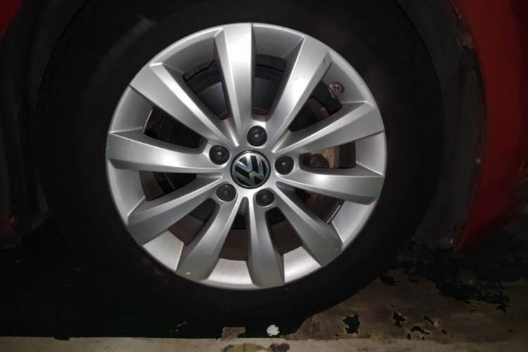 Used Volkswagen Beetle 2013 1.2TSI Comfort Model Right Front Wheel Hub