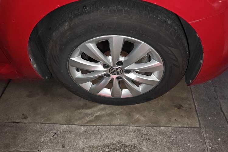 Used Volkswagen Beetle 2013 1.2TSI Fashion Edition Right Front Wheel Hub