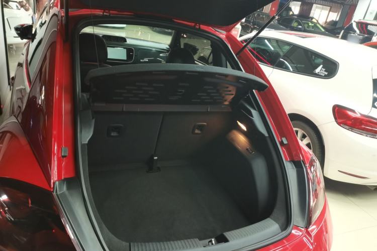 Used Volkswagen Beetle 2013 2.0 TSI Top-Trim Model Trunk