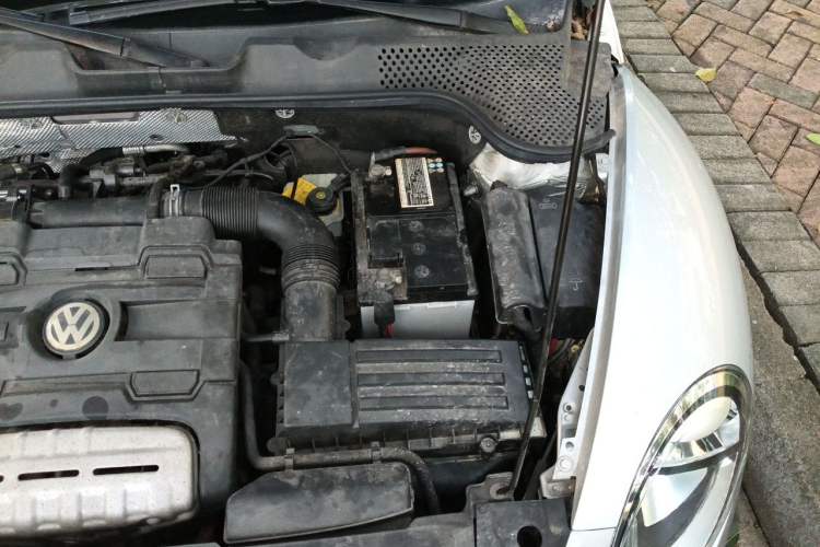 Used Volkswagen Beetle 2013 1.4TSI Luxury Model Engine Bay Left