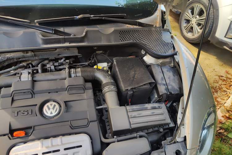 Used Volkswagen Beetle 2013 1.4TSI Fashion Edition Engine Bay Left
