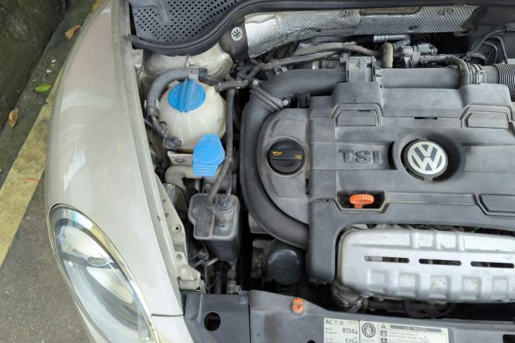 Used Volkswagen Beetle 2013 1.4TSI Fashion Edition Engine Bay Right