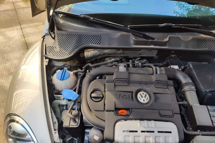 Used Volkswagen Beetle 2013 1.4TSI Fashion Edition Engine Bay Right