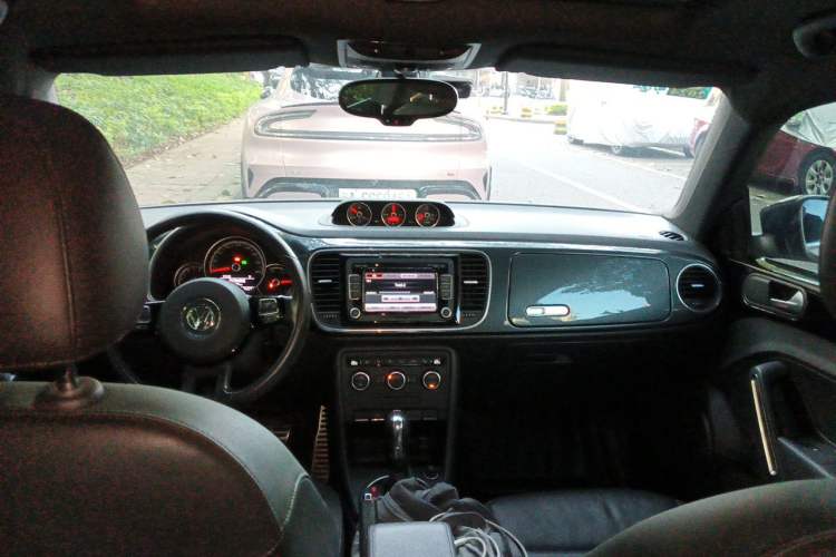 Used Volkswagen Beetle 2013 1.4TSI Luxury Model Headliner