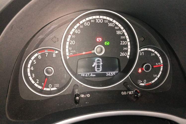 Used Volkswagen Beetle 2013 1.4TSI Luxury Model Instrument Cluster