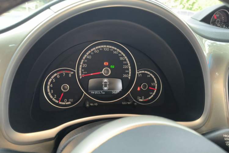 Used Volkswagen Beetle 2013 1.4TSI Fashion Edition Instrument Cluster