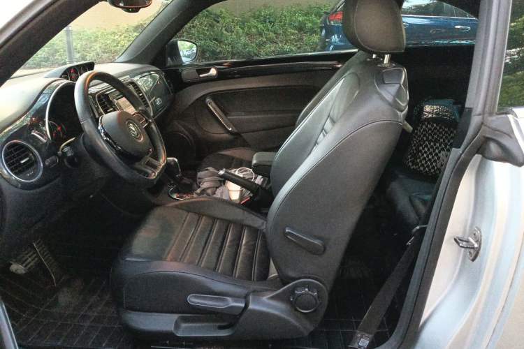 Used Volkswagen Beetle 2013 1.4TSI Luxury Model Left Front Seat