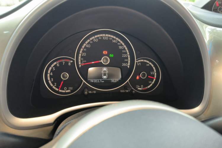 Used Volkswagen Beetle 2013 1.4TSI Fashion Edition Odometer Close Up