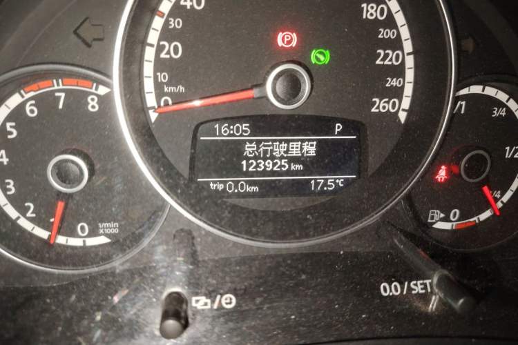Used Volkswagen Beetle 2013 1.4TSI Fashion Edition Odometer Close Up