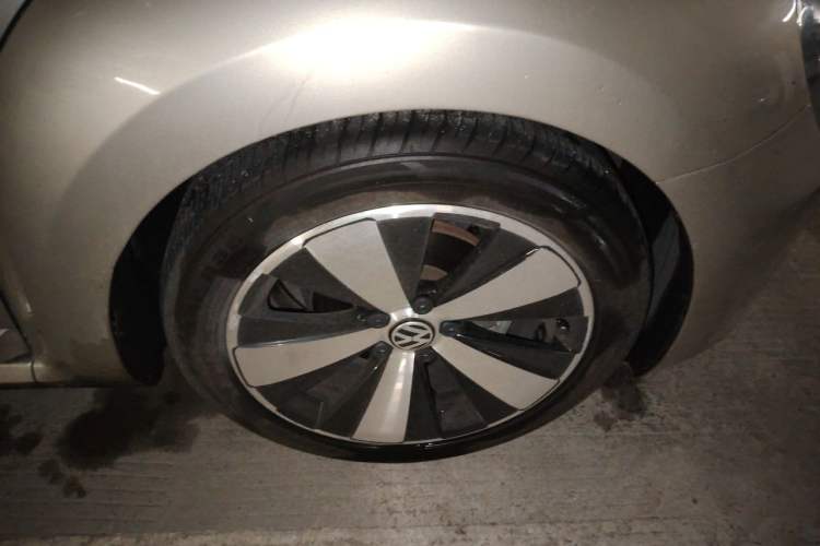 Used Volkswagen Beetle 2013 1.4TSI Fashion Edition Right Front Wheel Hub
