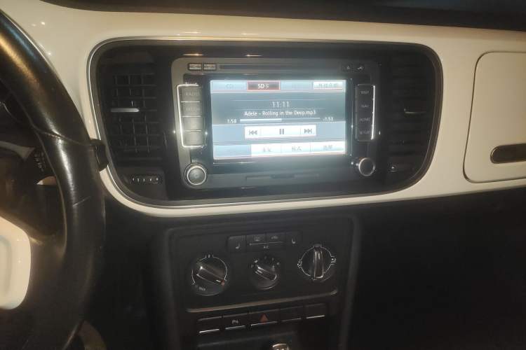 Used Volkswagen Beetle 2013 1.4 TSI Comfort Model Audio And AC Panel
