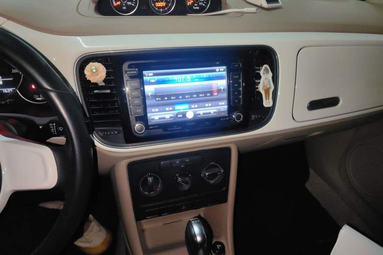 Used Volkswagen Beetle 2013 1.4TSI Fashion Edition Audio And AC Panel