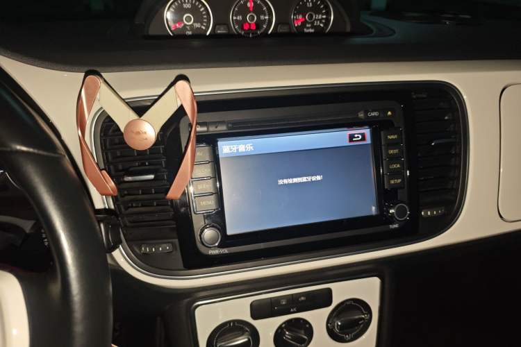 Used Volkswagen Beetle 2013 1.2TSI Fashion Edition Audio And AC Panel