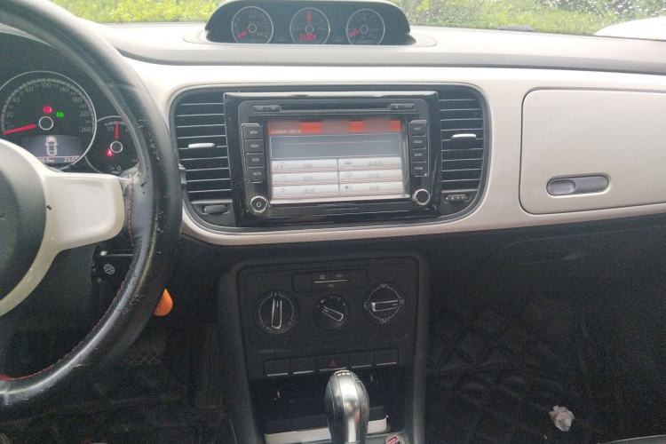 Used Volkswagen Beetle 2013 1.4TSI Fashion Edition Audio And AC Panel