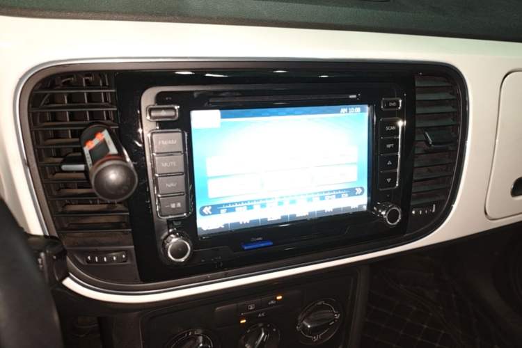 Used Volkswagen Beetle 2013 1.4TSI Fashion Edition Audio And AC Panel
